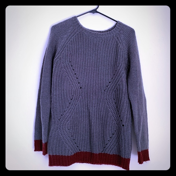 Grey sweater with burgundy trim - Picture 1 of 4